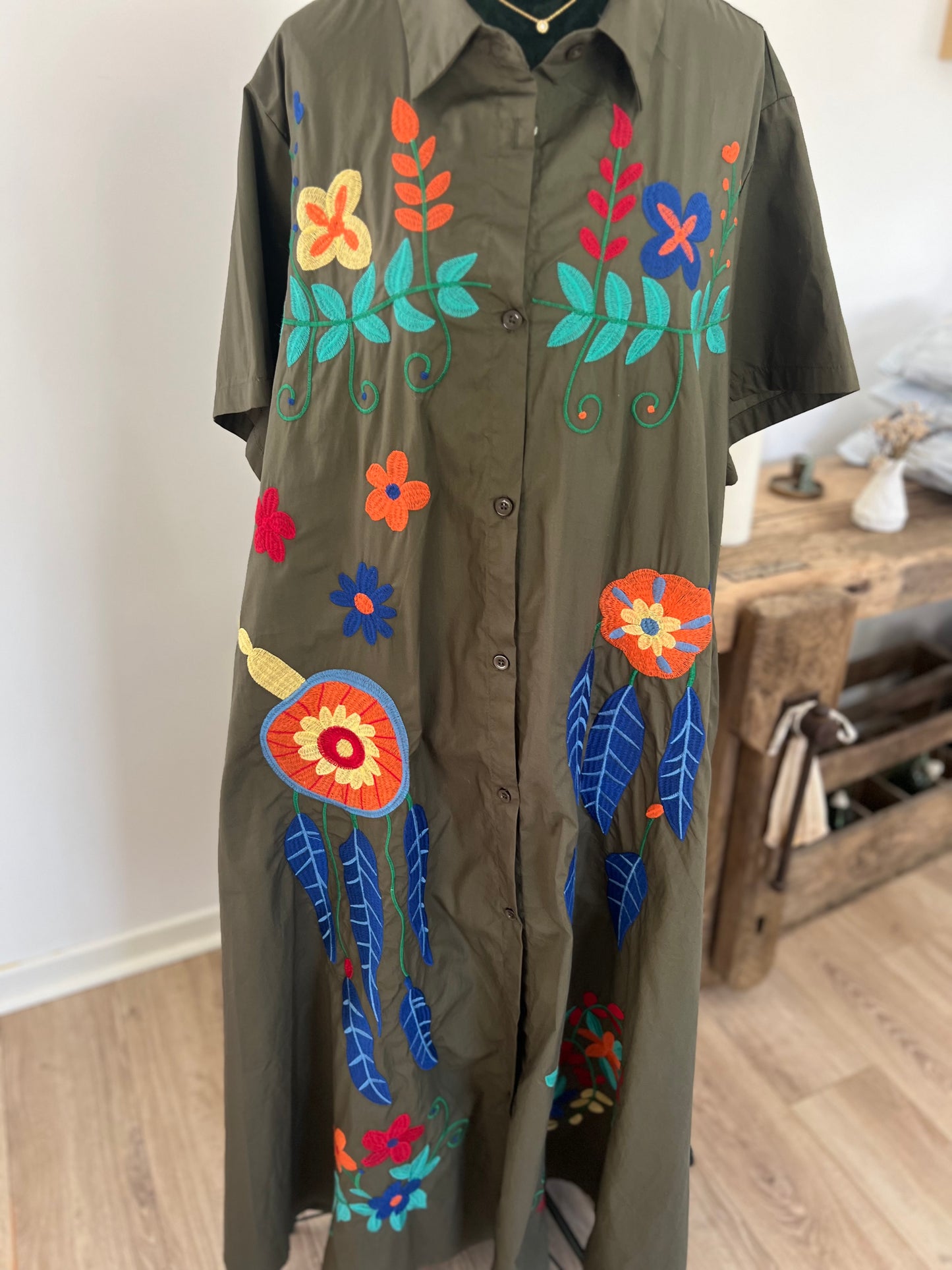 Robe chemise longue broderie Johanna Paris taille unique 36-44