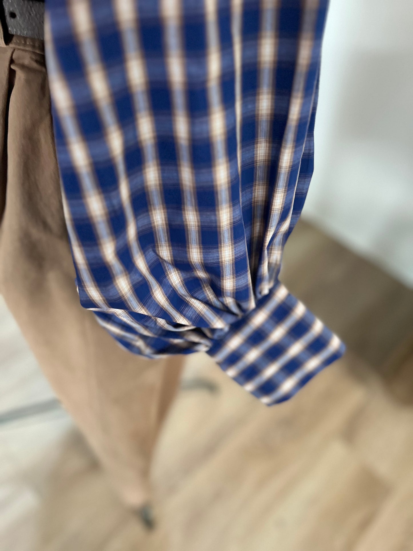 Blouse à carreaux avec nœud à nouer