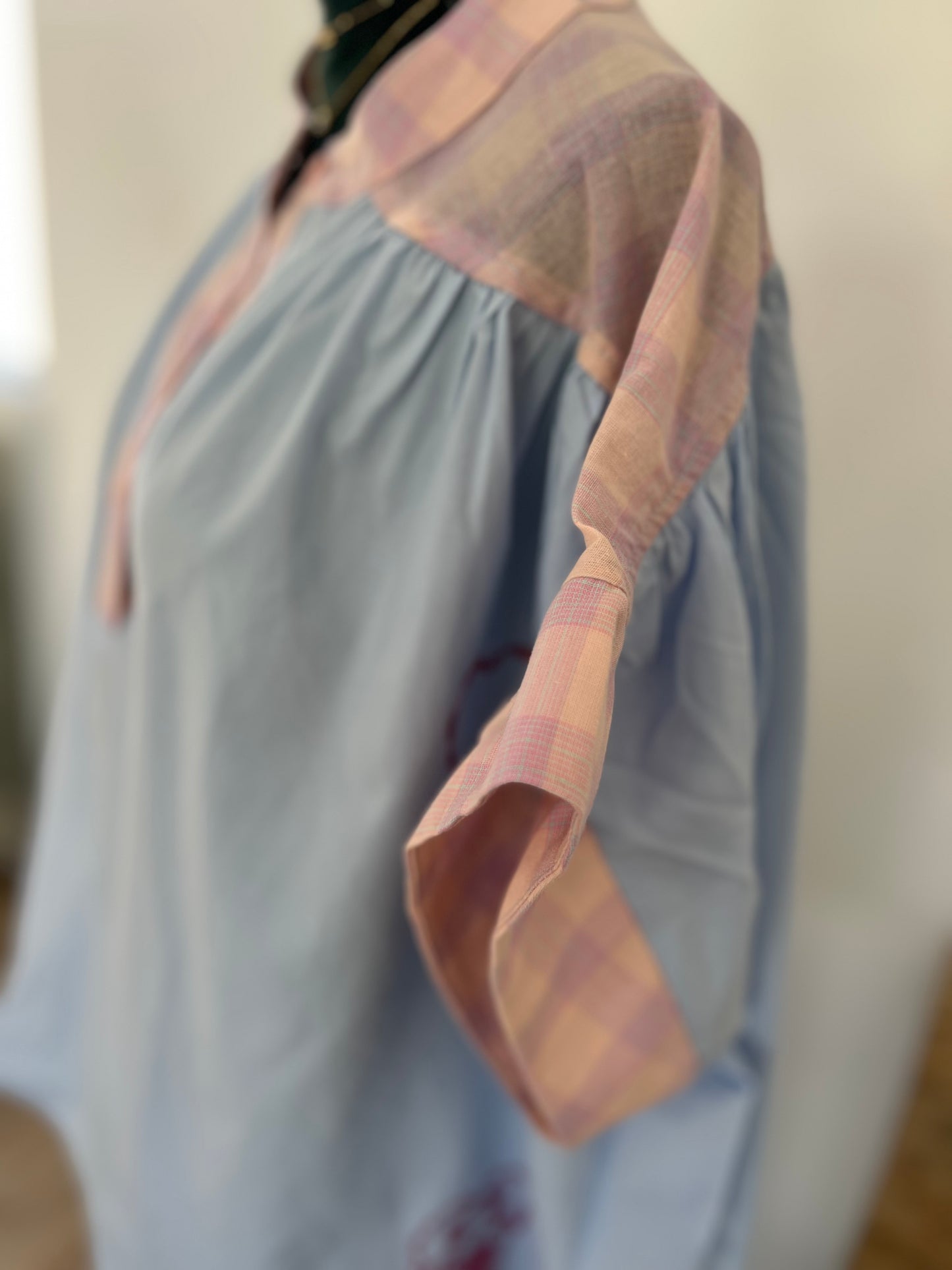 Blouse brodée Adore Paris