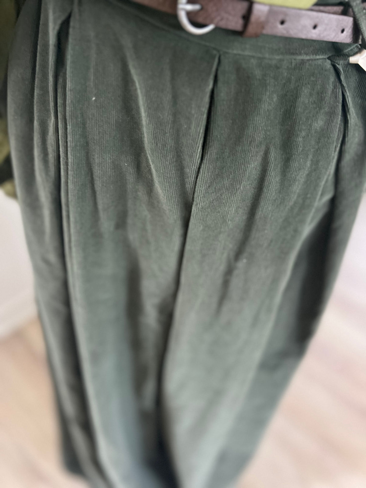 Jupe Culotte Kaki en Velours Fin – Taille Élastiquée avec Ceinture