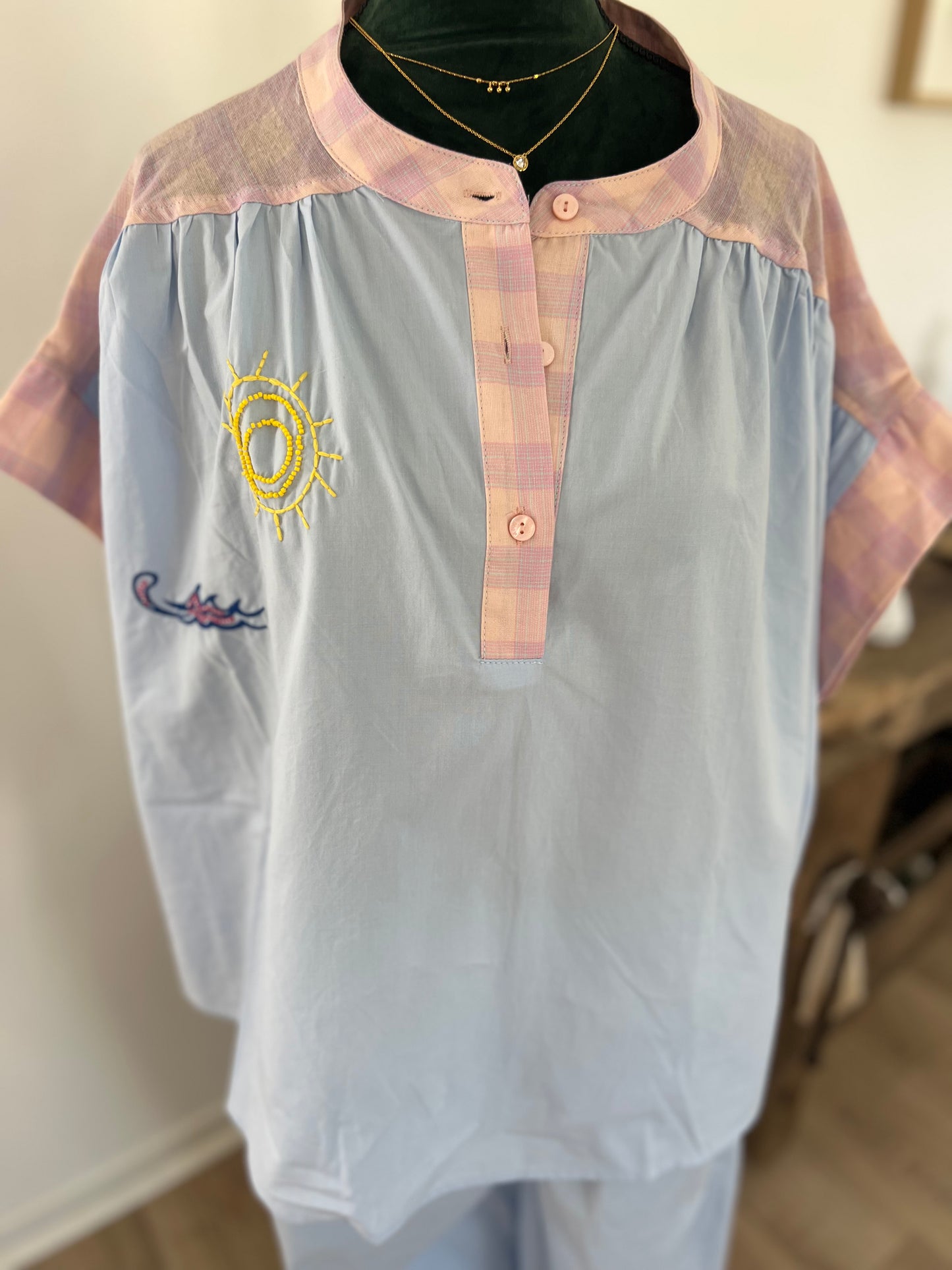 Blouse brodée Adore Paris