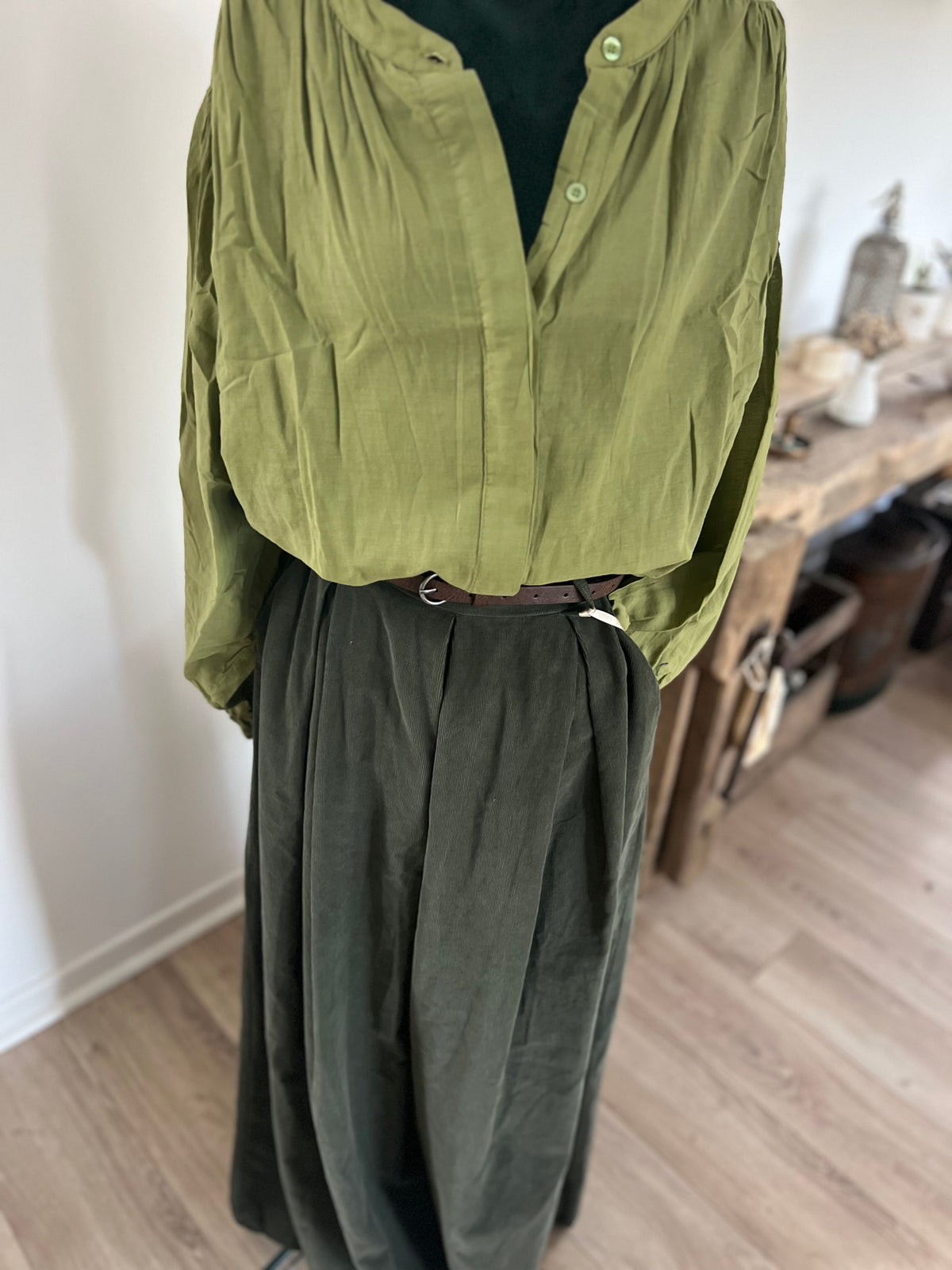 Jupe Culotte Kaki en Velours Fin – Taille Élastiquée avec Ceinture