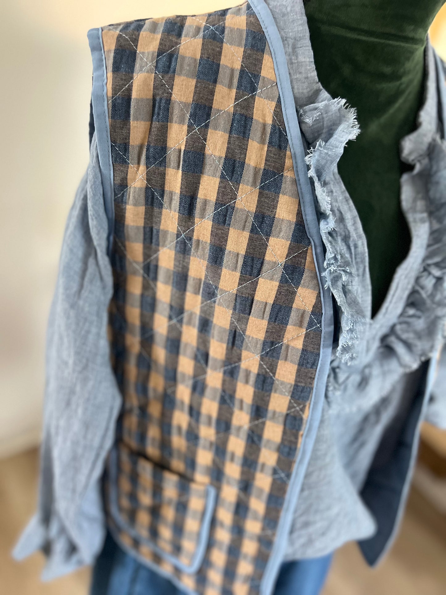 Gilet Sans Manches à Carreaux – Johanna Paris