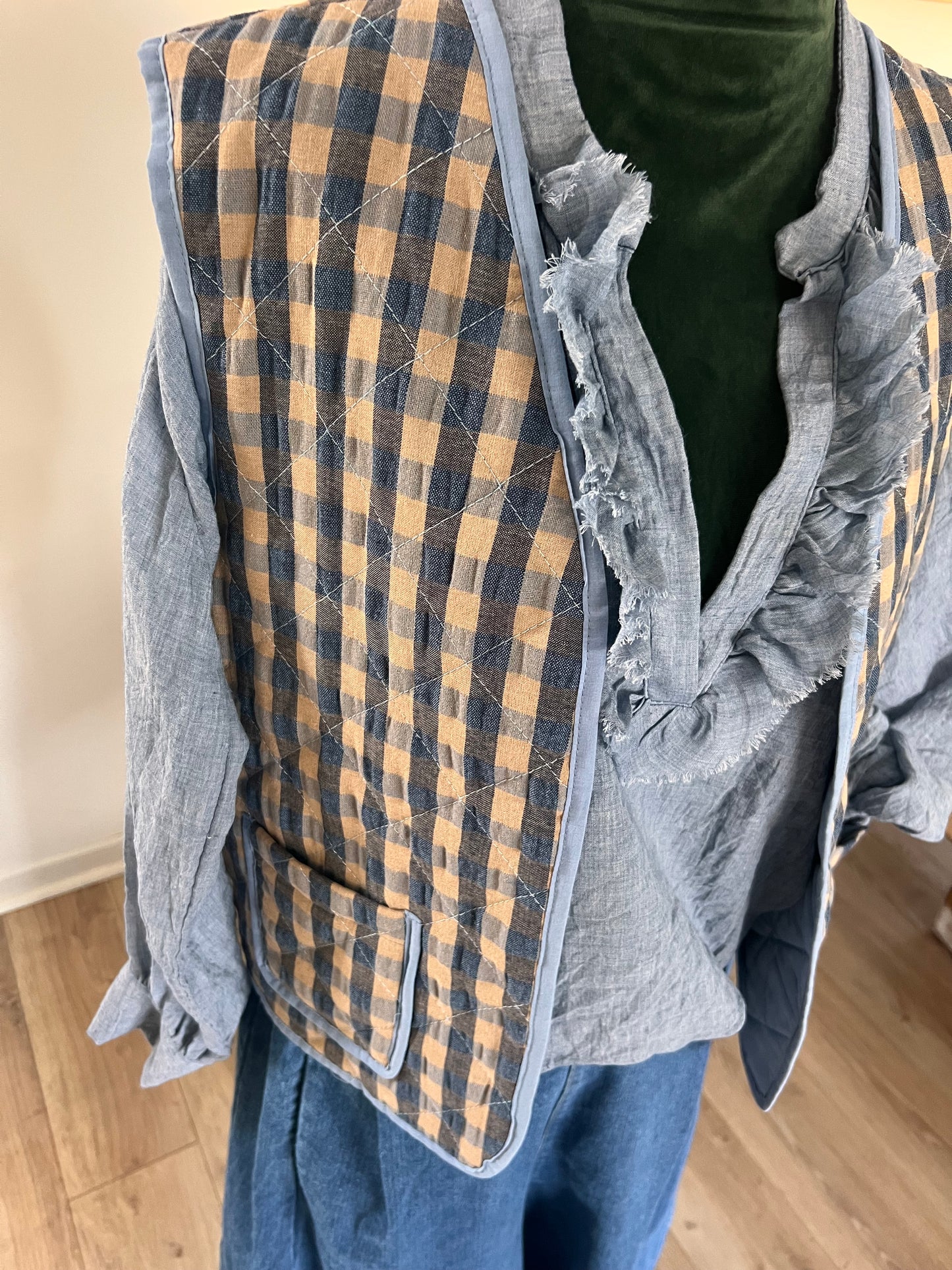 Gilet Sans Manches à Carreaux – Johanna Paris