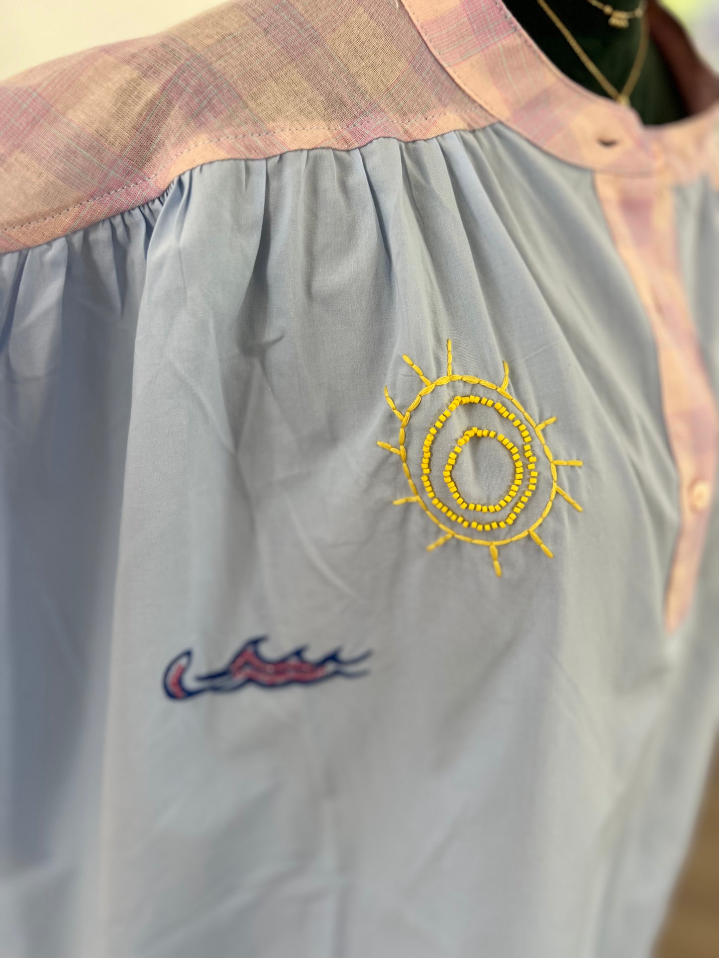 Blouse brodée Adore Paris