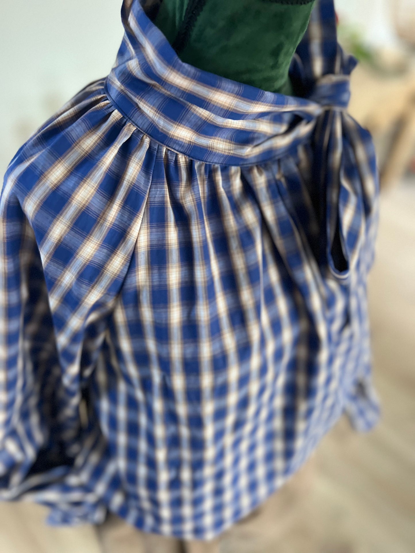 Blouse à carreaux avec nœud à nouer