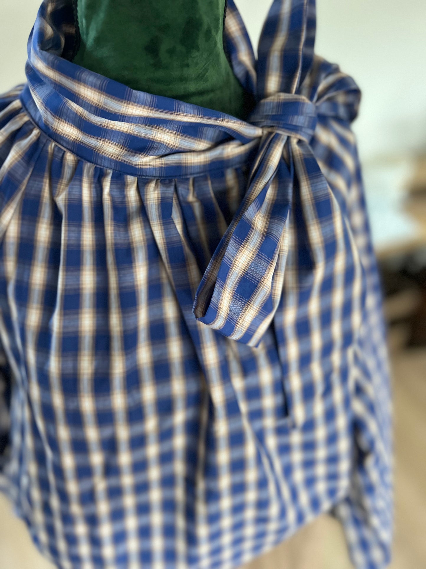 Blouse à carreaux avec nœud à nouer