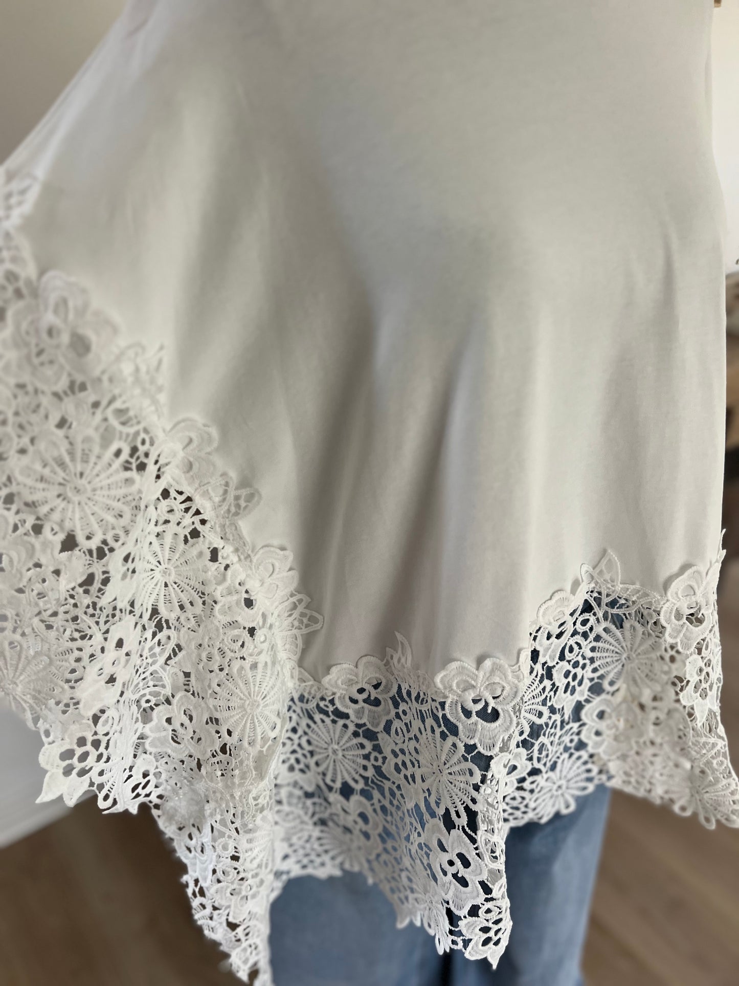 T-shirt dentelle Johanna Paris – Taille unique 36 à 42
