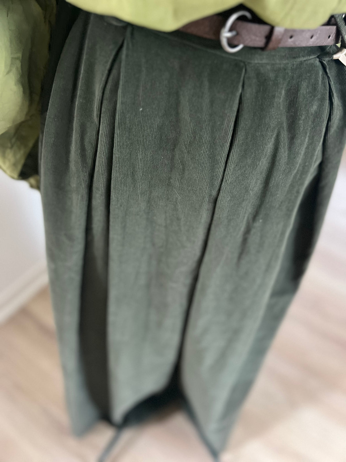Jupe Culotte Kaki en Velours Fin – Taille Élastiquée avec Ceinture