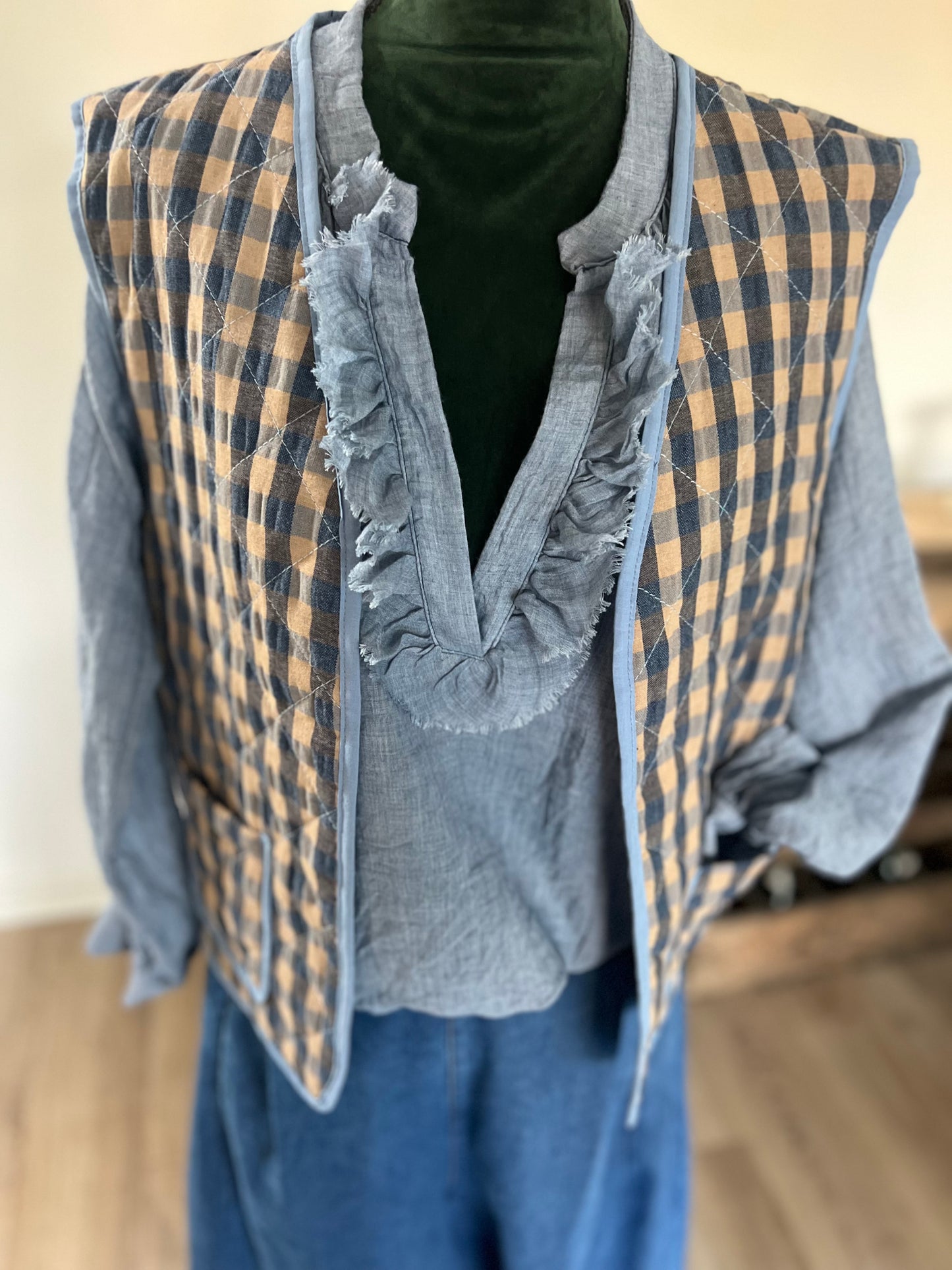Gilet Sans Manches à Carreaux – Johanna Paris