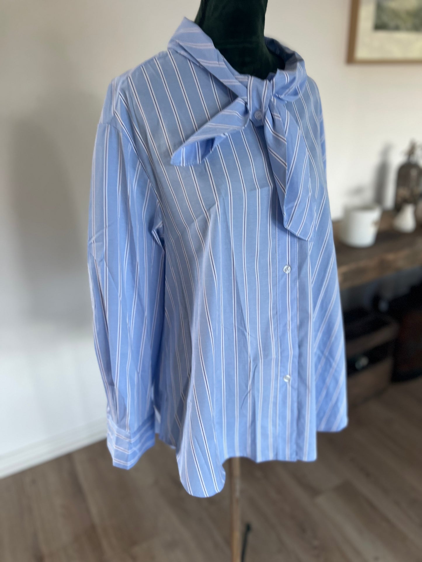 Chemise avec foulard intégré