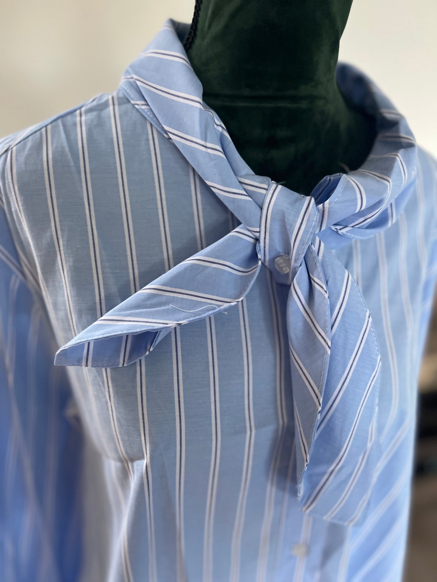 Chemise avec foulard intégré